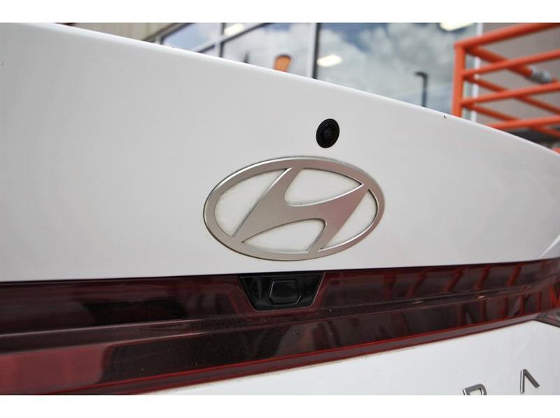 Hyundai Elantra  2024