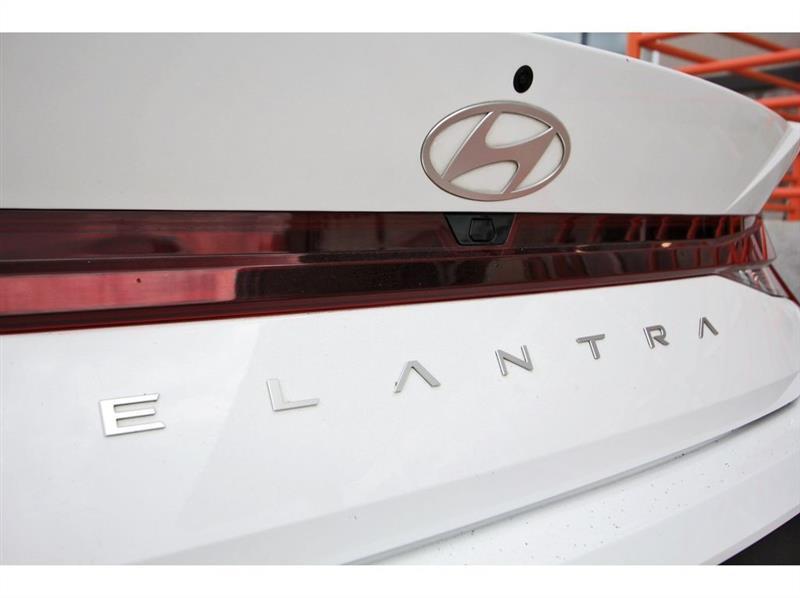 Hyundai Elantra  2024