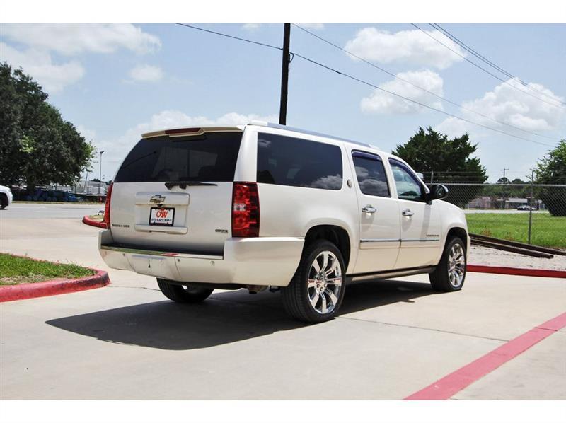 Chevrolet Suburban  2010