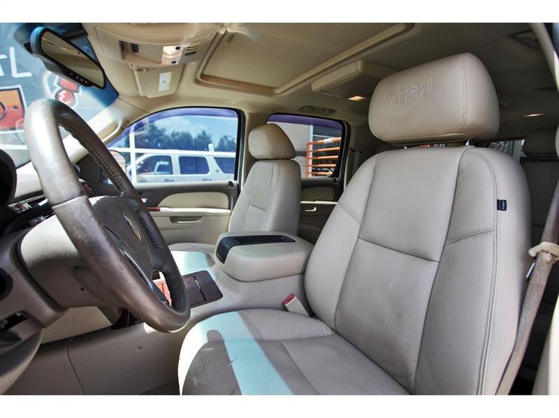 Chevrolet Suburban  2010