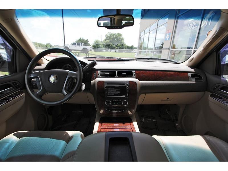 Chevrolet Suburban  2010