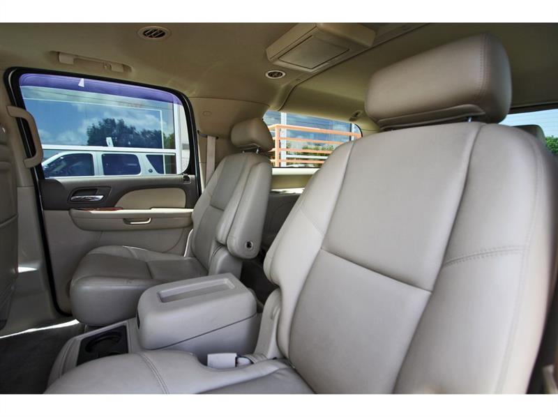 Chevrolet Suburban  2010
