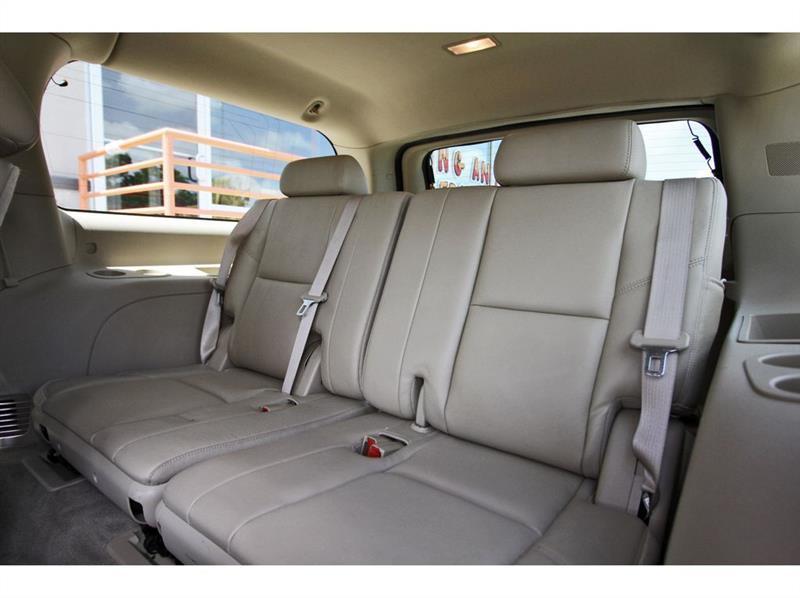 Chevrolet Suburban  2010