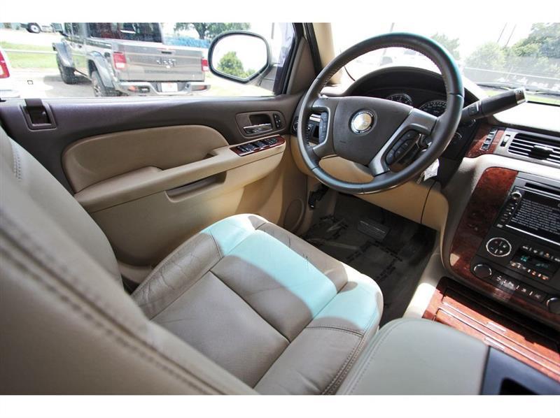 Chevrolet Suburban  2010