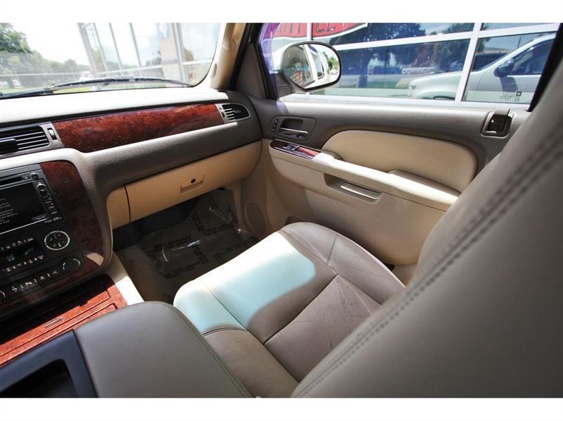 Chevrolet Suburban  2010