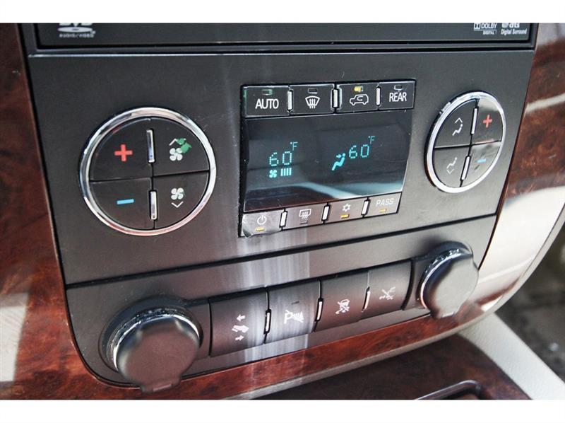 Chevrolet Suburban  2010