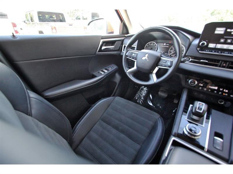 Mitsubishi Outlander  2024