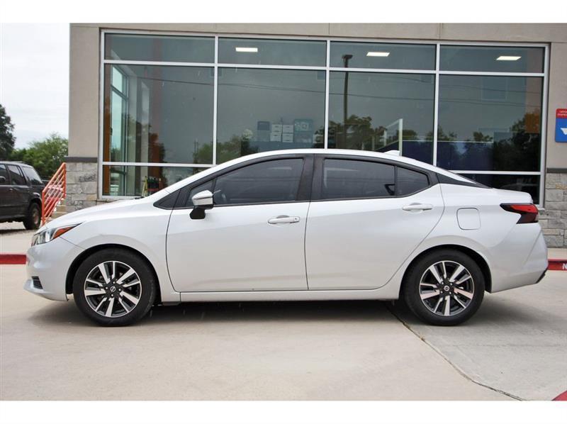 Nissan Versa  2021