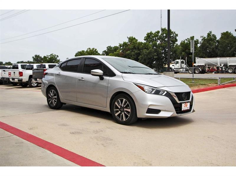 Nissan Versa  2021
