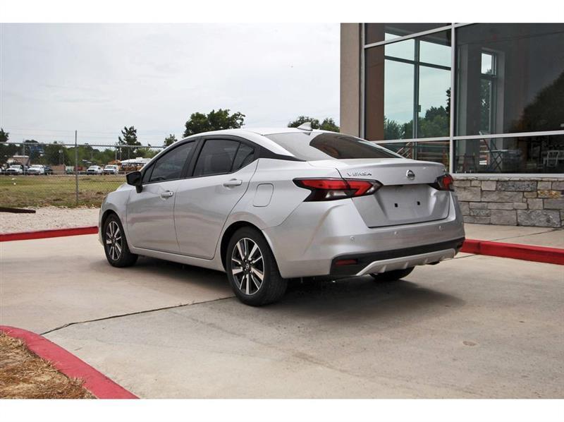 Nissan Versa  2021