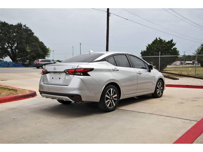 Nissan Versa  2021