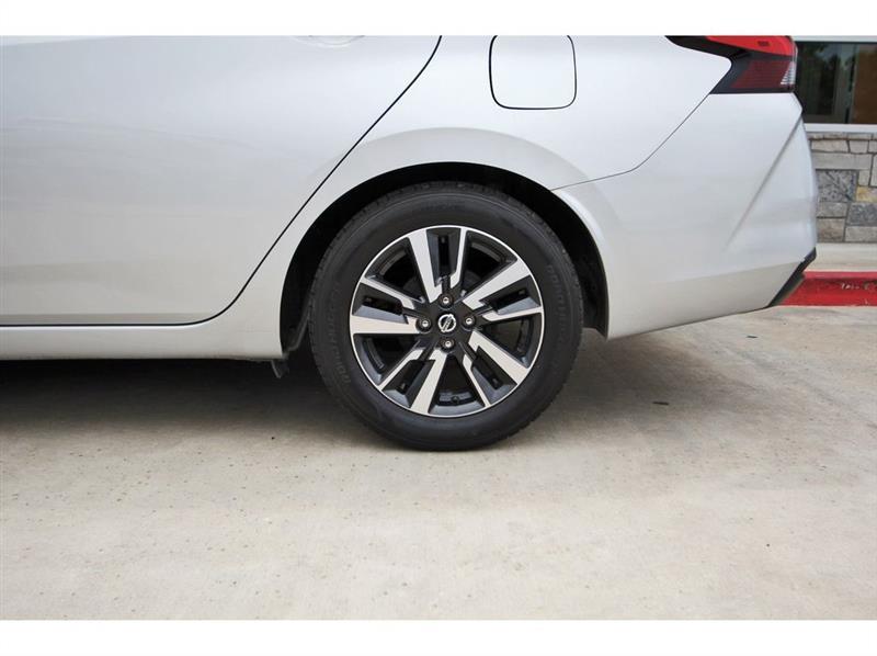 Nissan Versa  2021