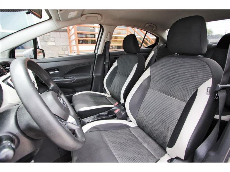 Nissan Versa  2021