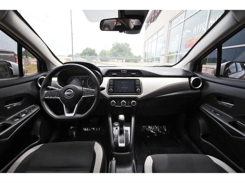 Nissan Versa  2021