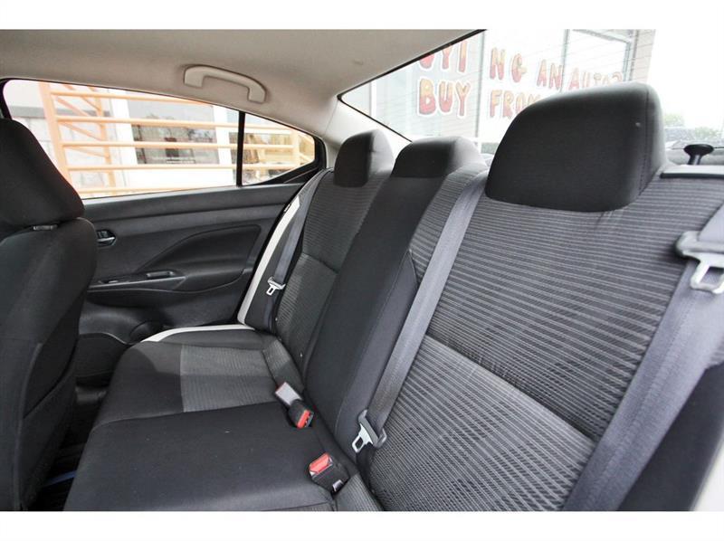 Nissan Versa  2021