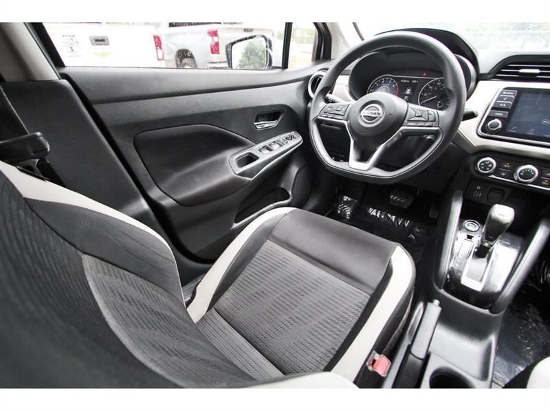Nissan Versa  2021