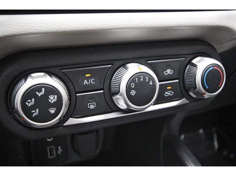 Nissan Versa  2021