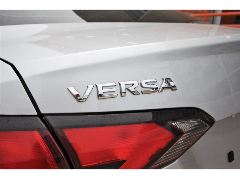 Nissan Versa  2021