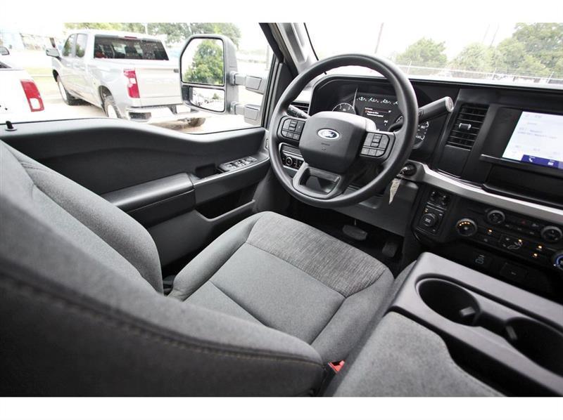 Ford Super Duty F-250 SRW  2025