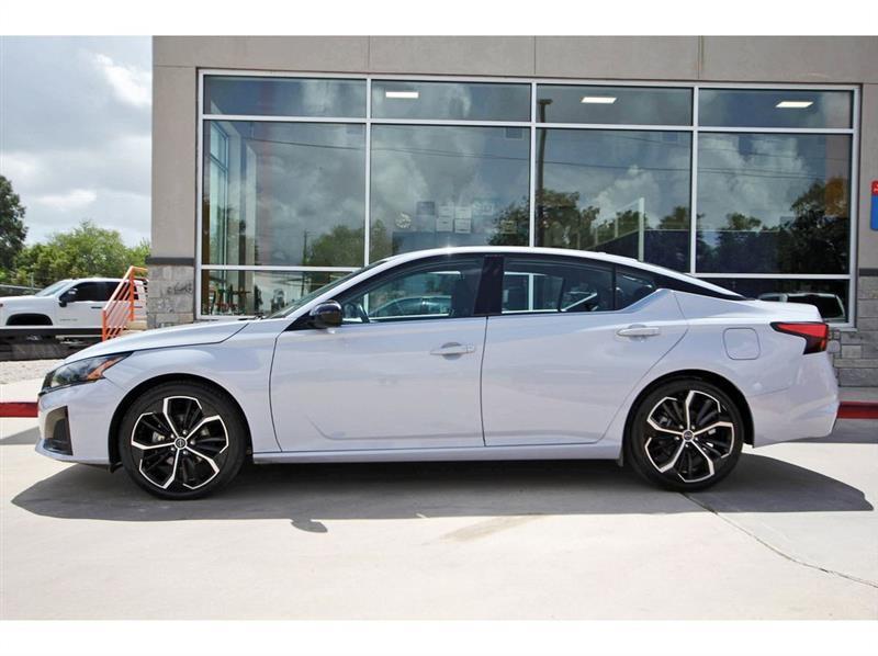 Nissan Altima  2023
