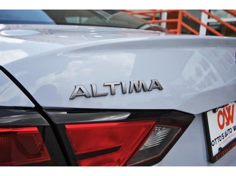 Nissan Altima  2023