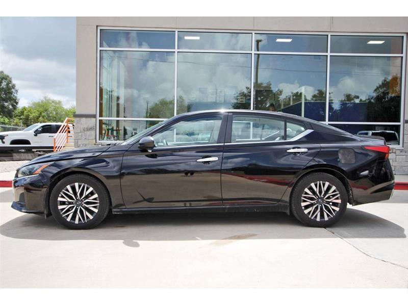 Nissan Altima  2025