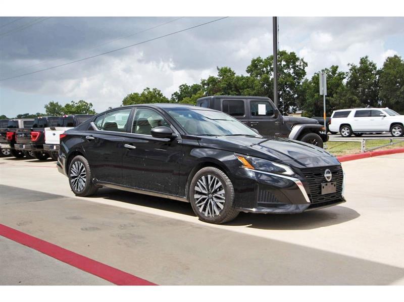 Nissan Altima  2025