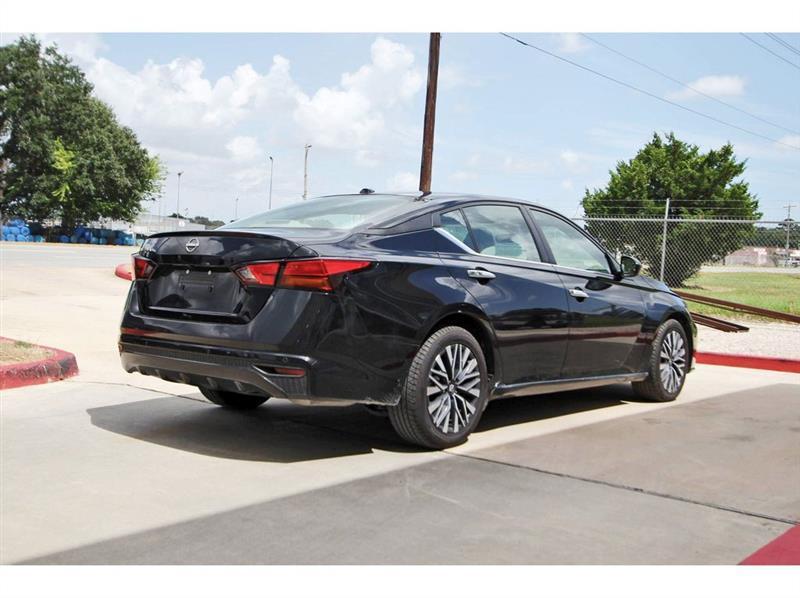 Nissan Altima  2025