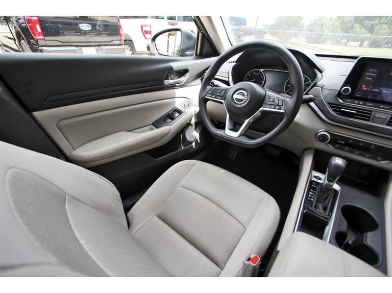 Nissan Altima  2025