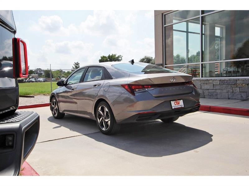 Hyundai Elantra  2023