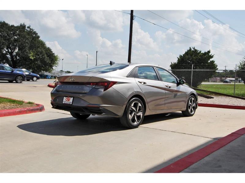 Hyundai Elantra  2023