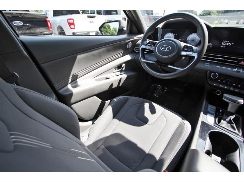 Hyundai Elantra  2023
