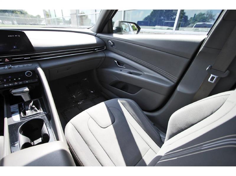 Hyundai Elantra  2023