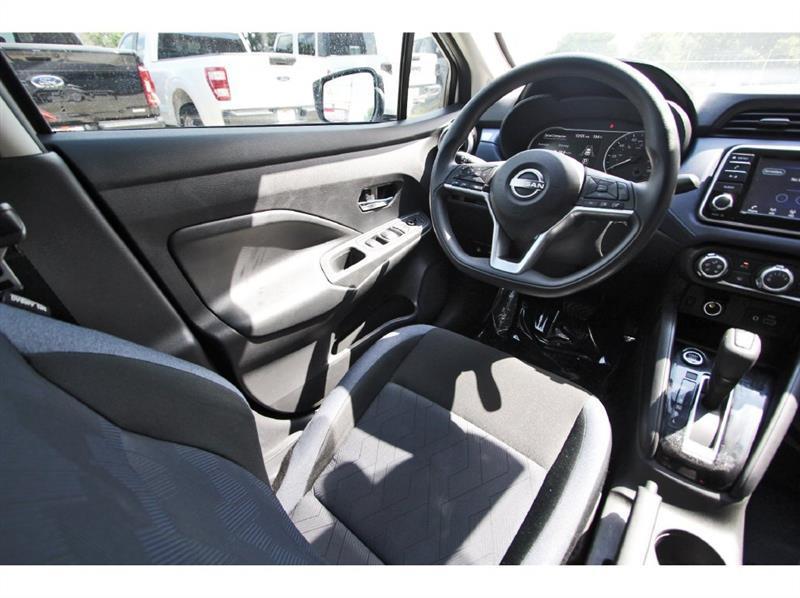 Nissan Versa  2024