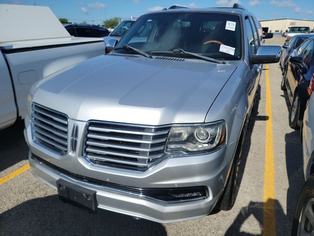 2017 Lincoln Navigator Select photo 2
