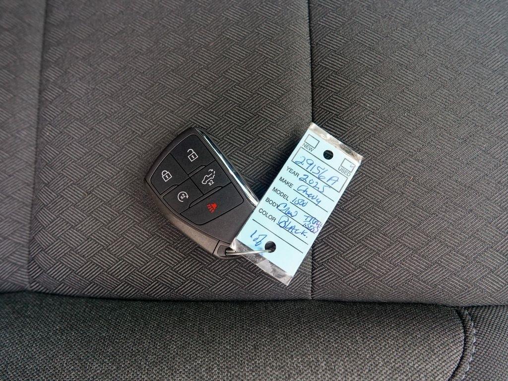 Chevrolet Silverado 1500  2025