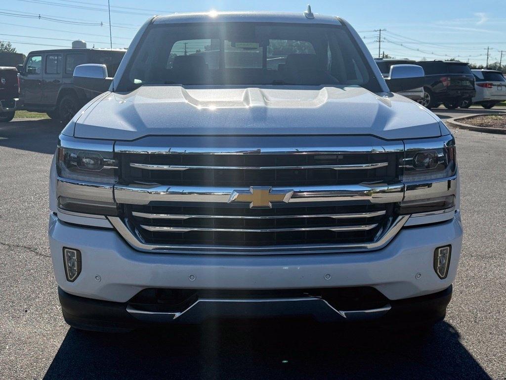 Chevrolet Silverado photo 2