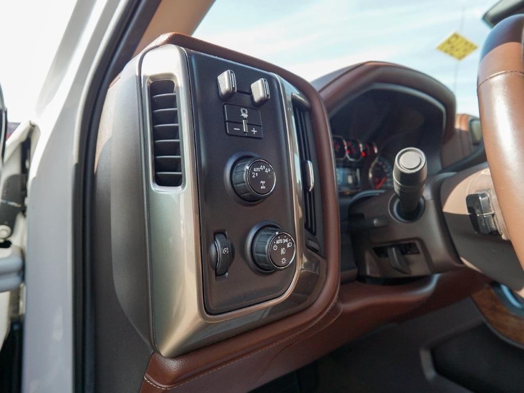 Chevrolet Silverado photo 18