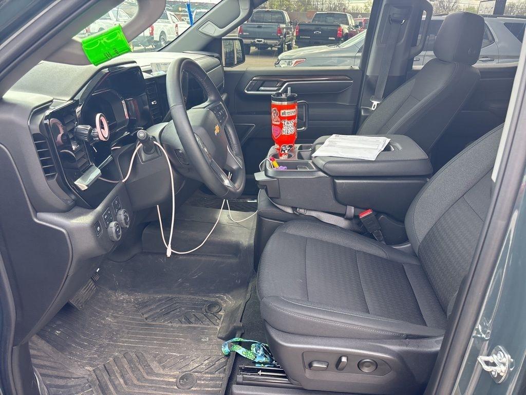 Chevrolet Silverado 1500  2025