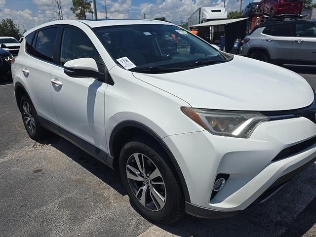 White 2018 Toyota RAV4 SUV / Crossover Front-Wheel Drive 6-Speed Automatic