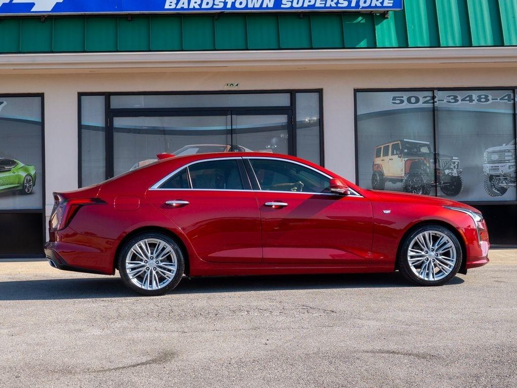 Cadillac CT4  2021