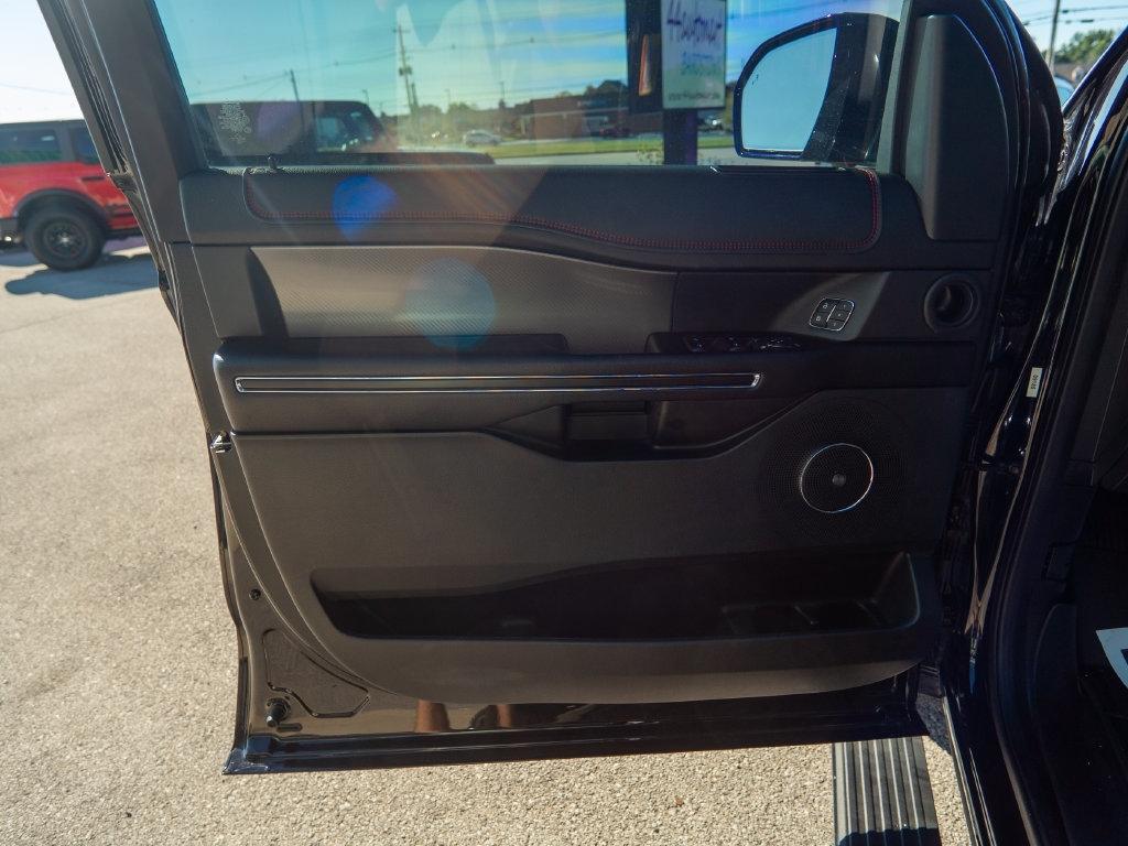 Ford Expedition photo 19