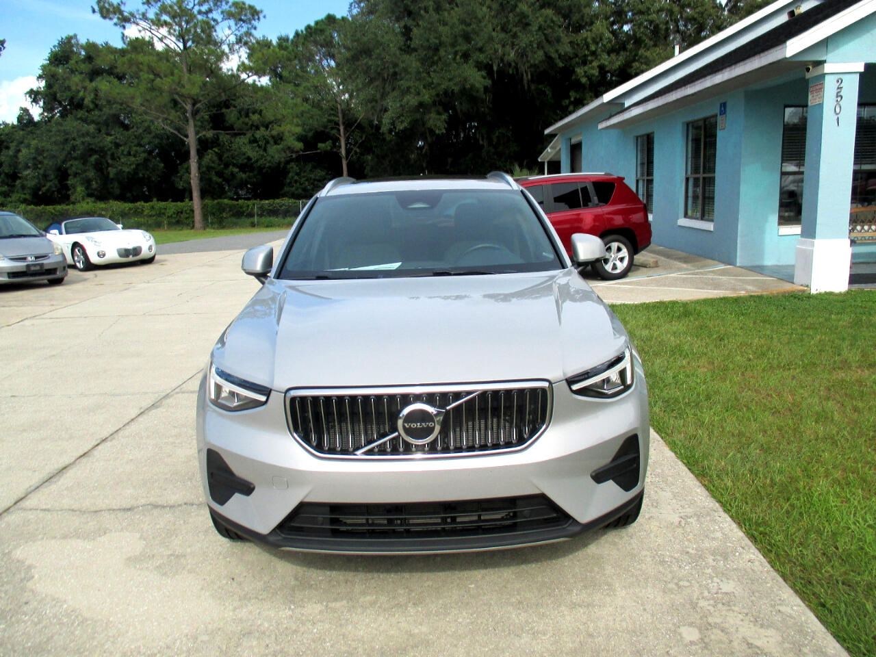 Volvo XC40 B5 Core AWD 2025 Volvo XC40 B5 Core AWD 2025