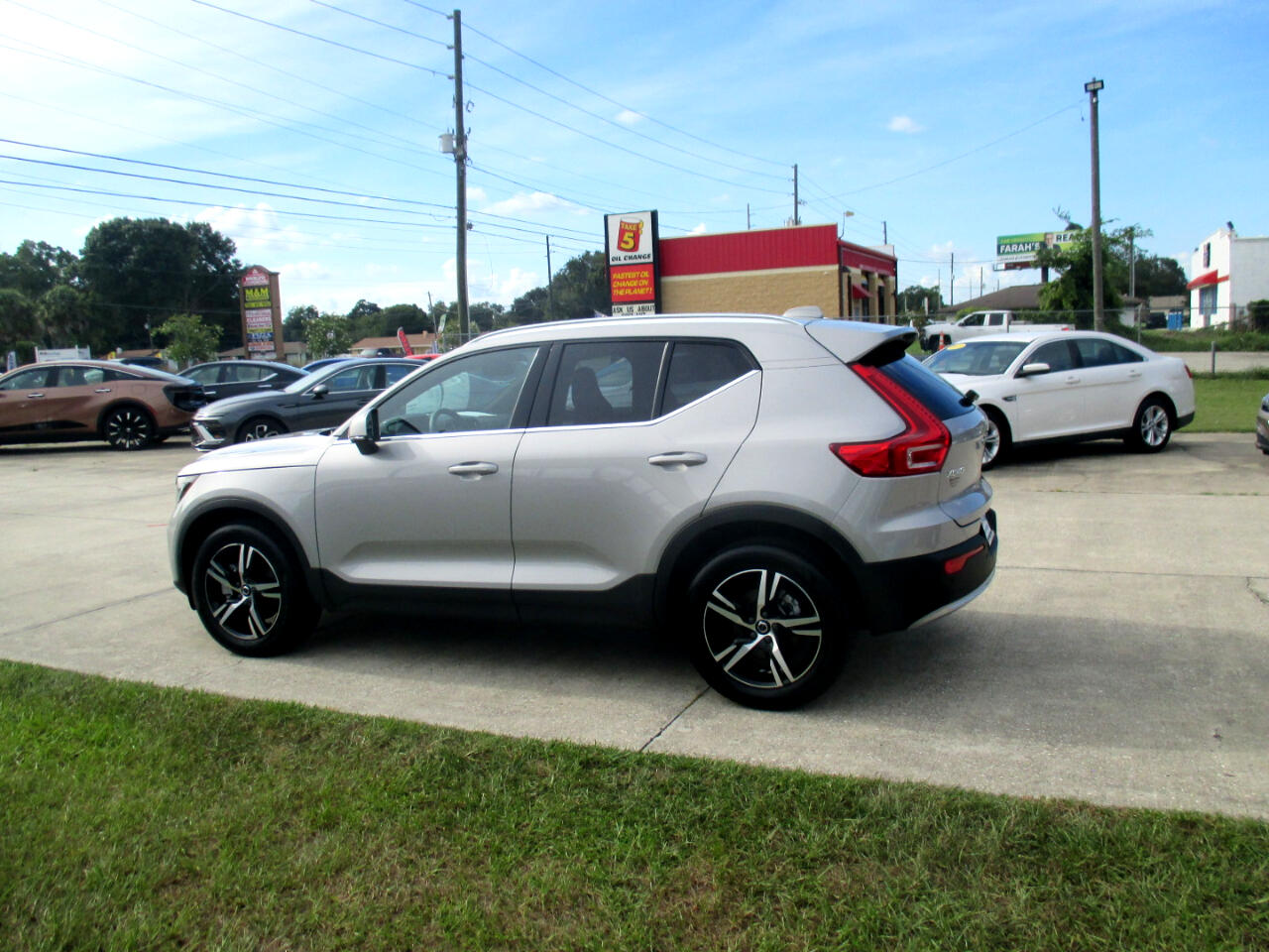 Volvo XC40 B5 Core AWD 2025 Volvo XC40 B5 Core AWD 2025