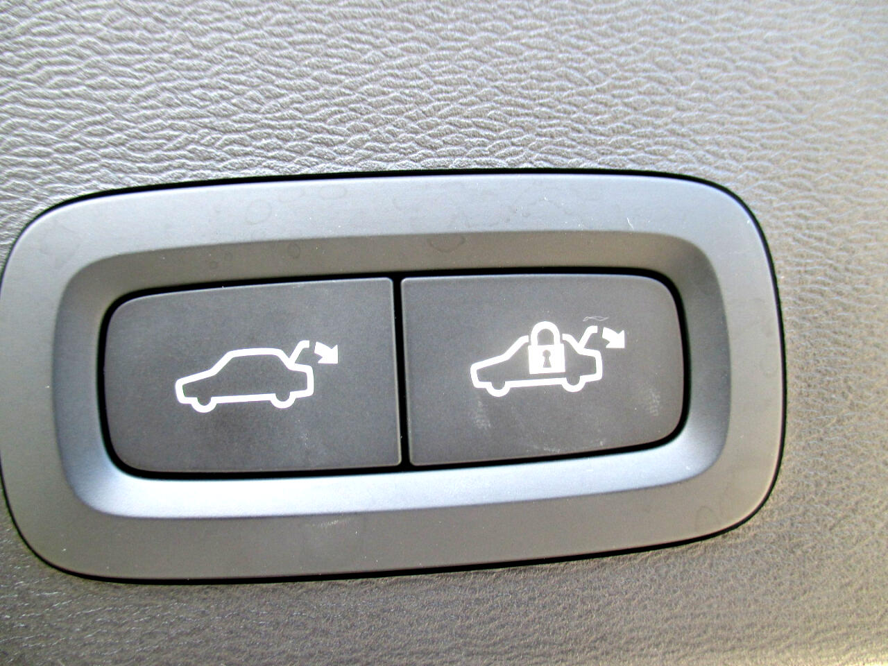 Volvo XC40 B5 Core AWD 2025 Volvo XC40 B5 Core AWD 2025