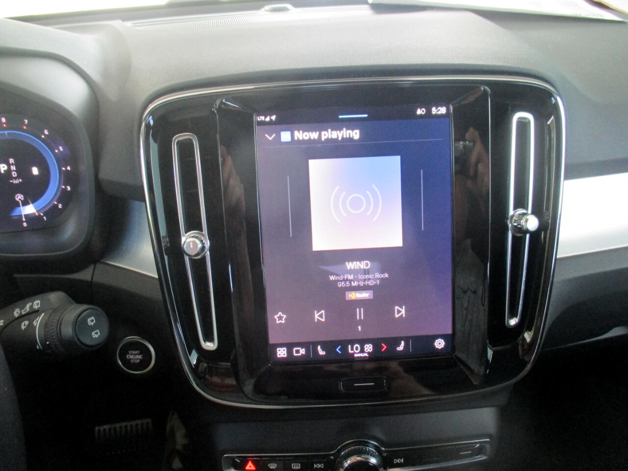 Volvo XC40 B5 Core AWD 2025 Volvo XC40 B5 Core AWD 2025