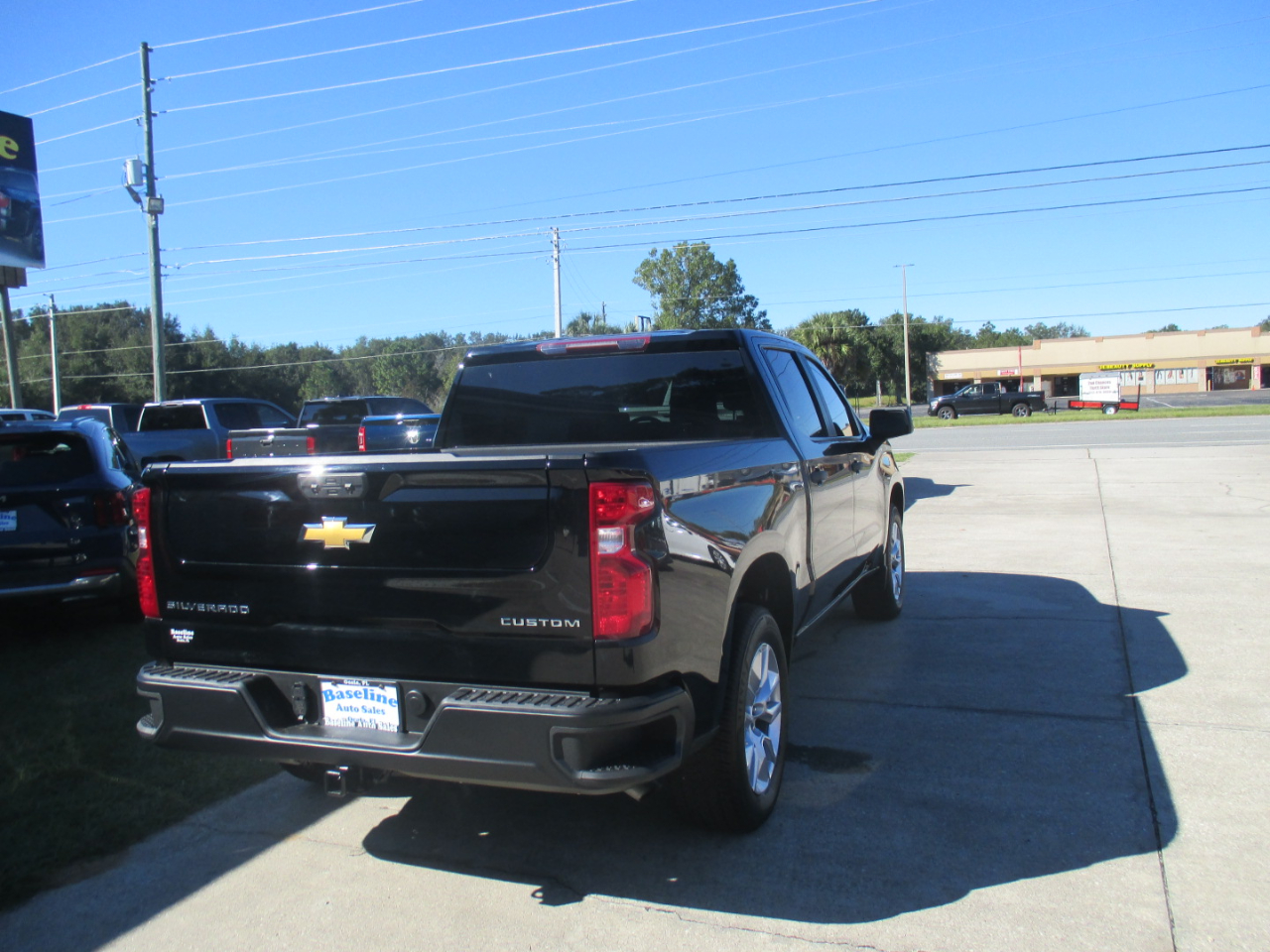 Chevrolet Silverado 1500 Custom Crew Cab 2WD 2024 Chevrolet Silverado 1500 Custom Crew Cab 2WD 2024