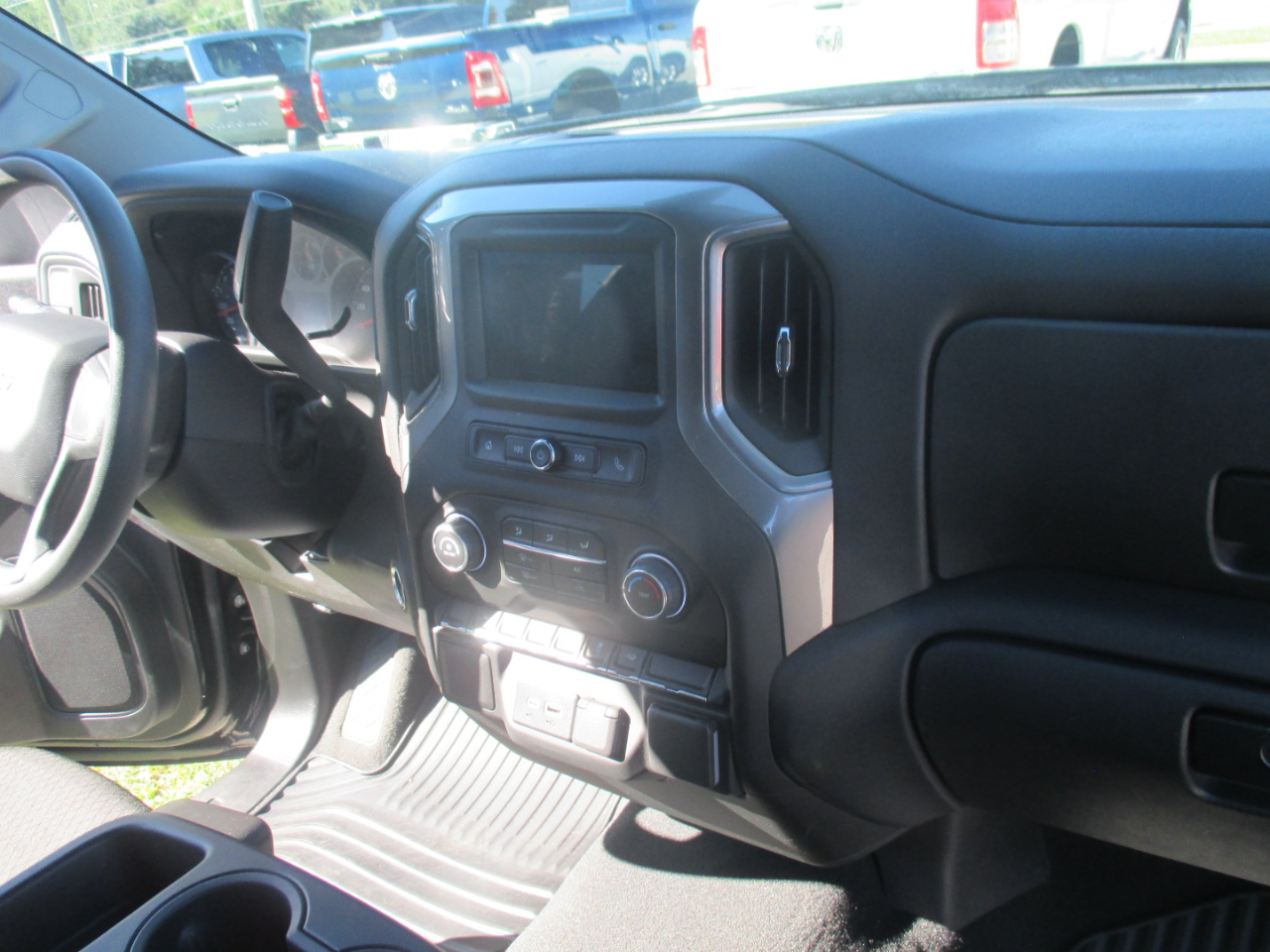 Chevrolet Silverado 1500 Custom Crew Cab 2WD 2024 Chevrolet Silverado 1500 Custom Crew Cab 2WD 2024