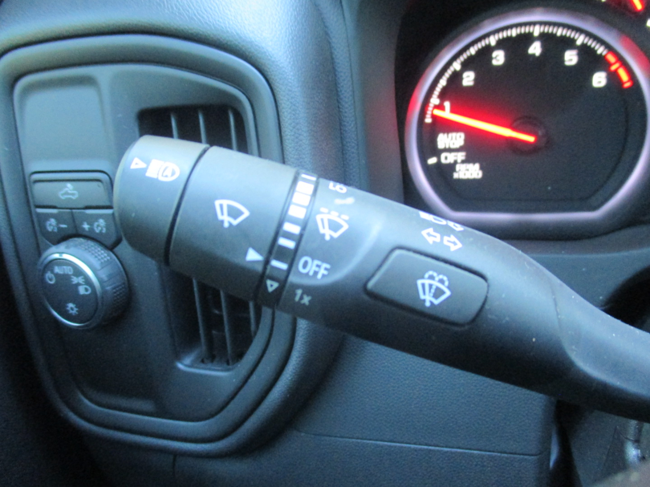 Chevrolet Silverado 1500 Custom Crew Cab 2WD 2024 Chevrolet Silverado 1500 Custom Crew Cab 2WD 2024