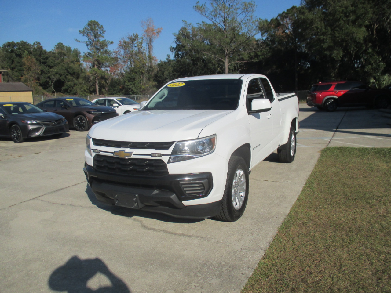 2022 Chevrolet Colorado LT photo 2